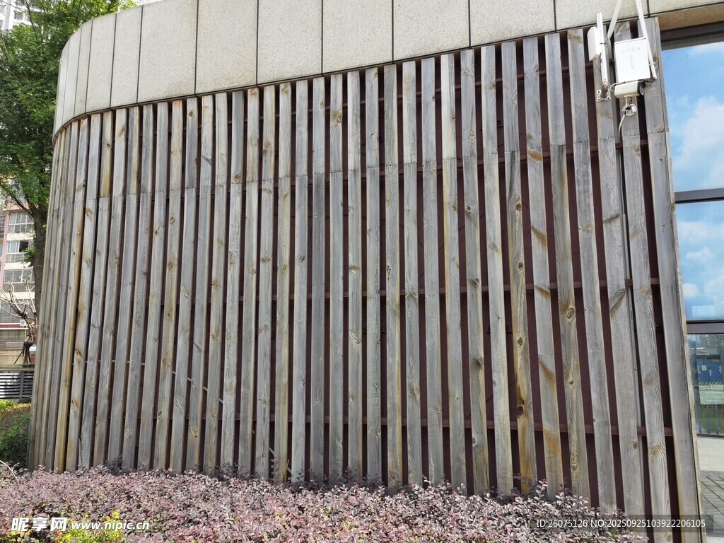 木質(zhì)豎條墻面建筑外觀
