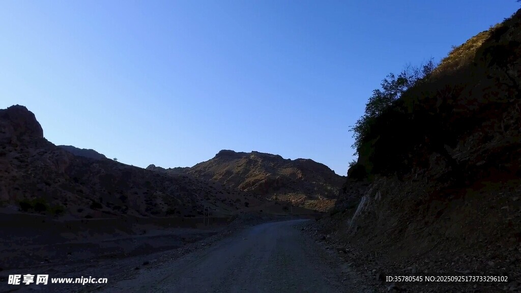 山間蜿蜒小路