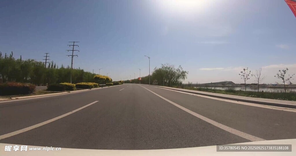 寬闊公路風(fēng)景