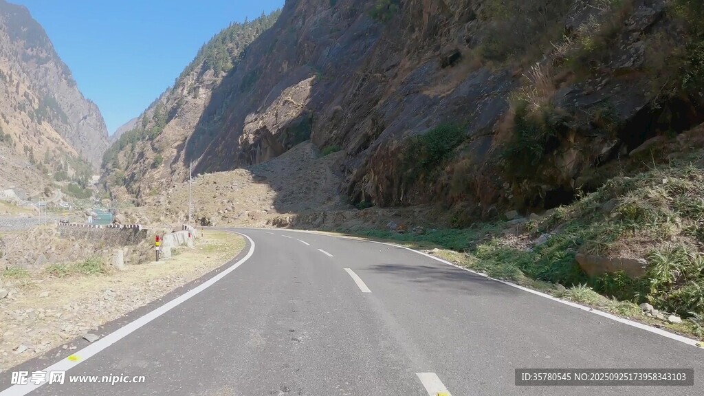 山間公路風景