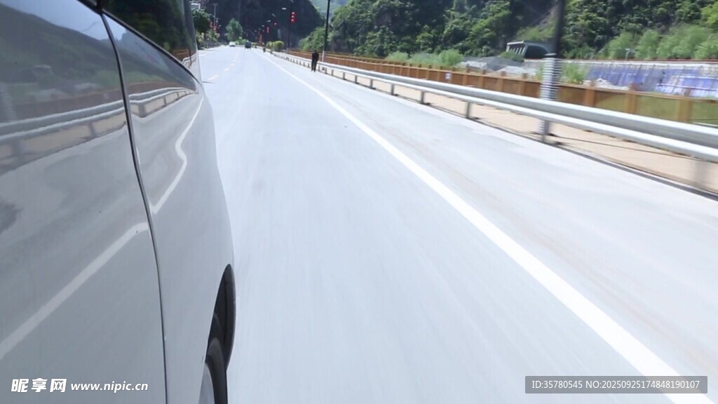 公路行車視角風(fēng)景