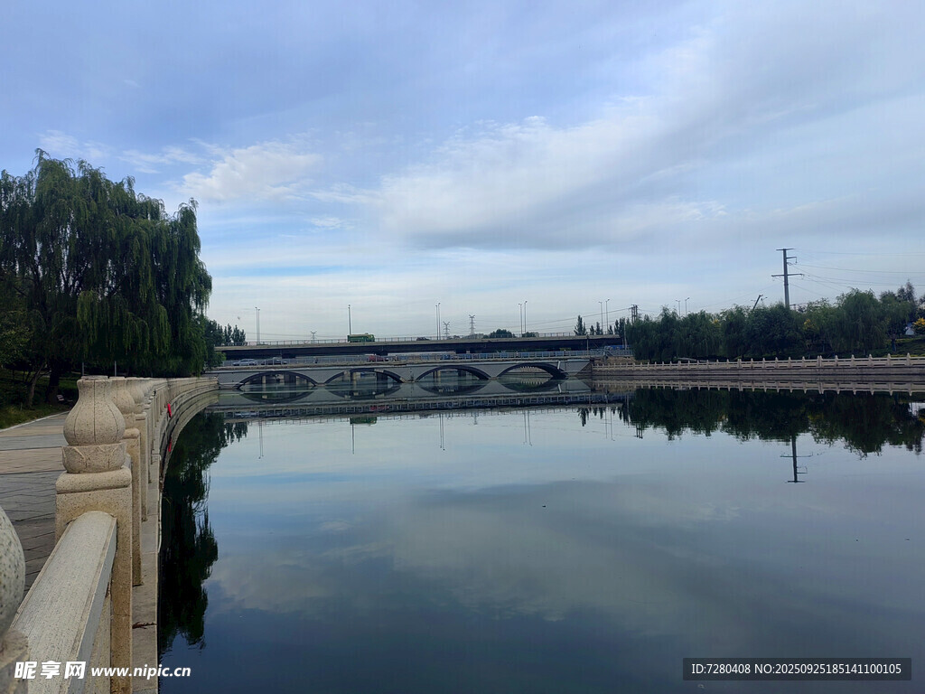 寧靜河畔風(fēng)景
