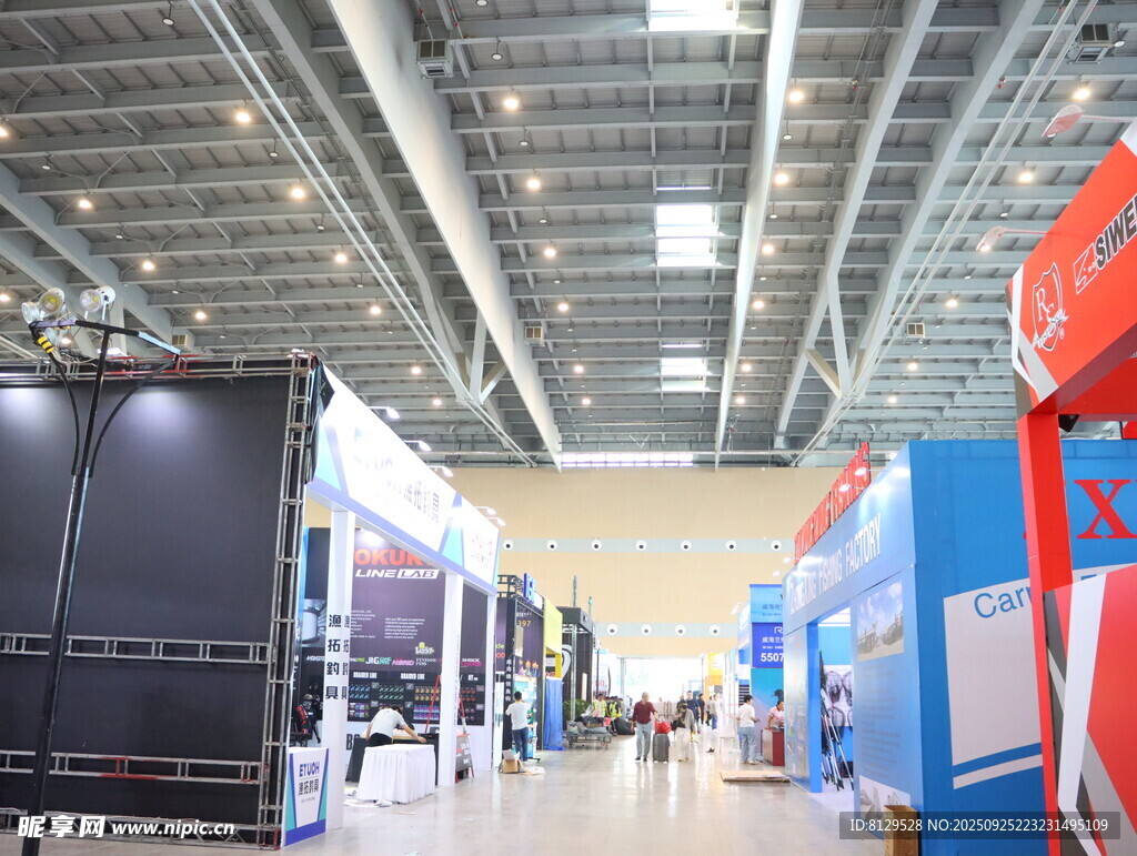 寬敞明亮的室內(nèi)展覽空間