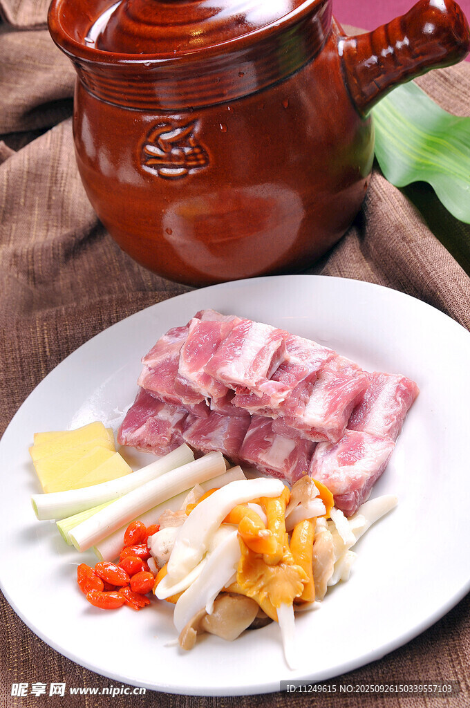 菌王煨排骨