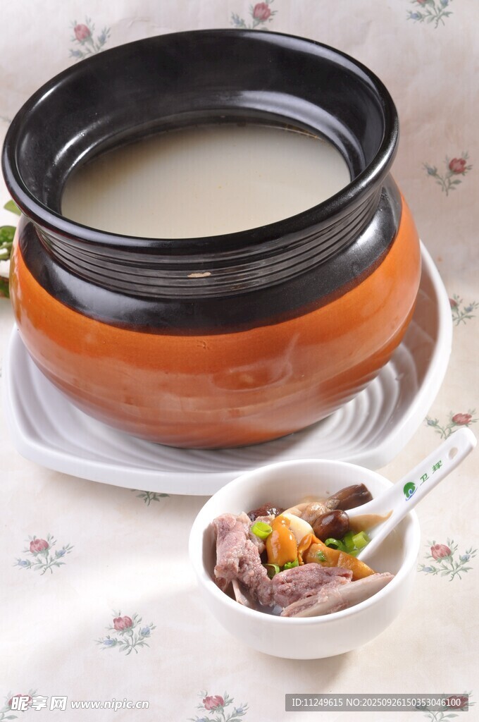 菌王排骨湯