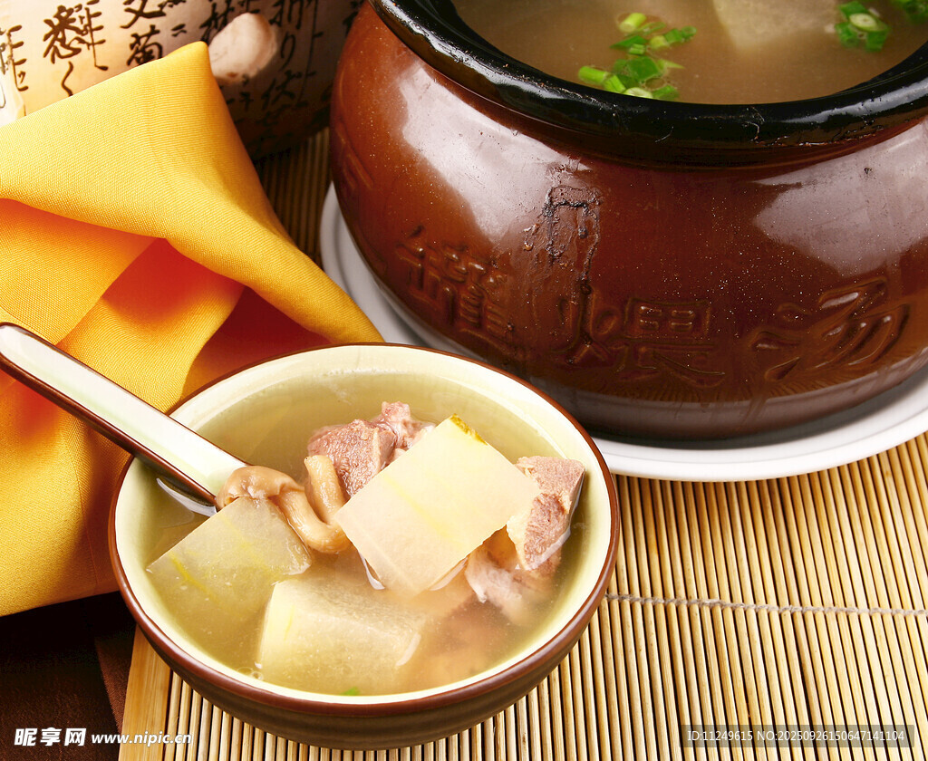 野生菌冬瓜煨排骨