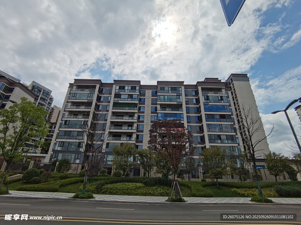 現(xiàn)代多層住宅建筑景觀