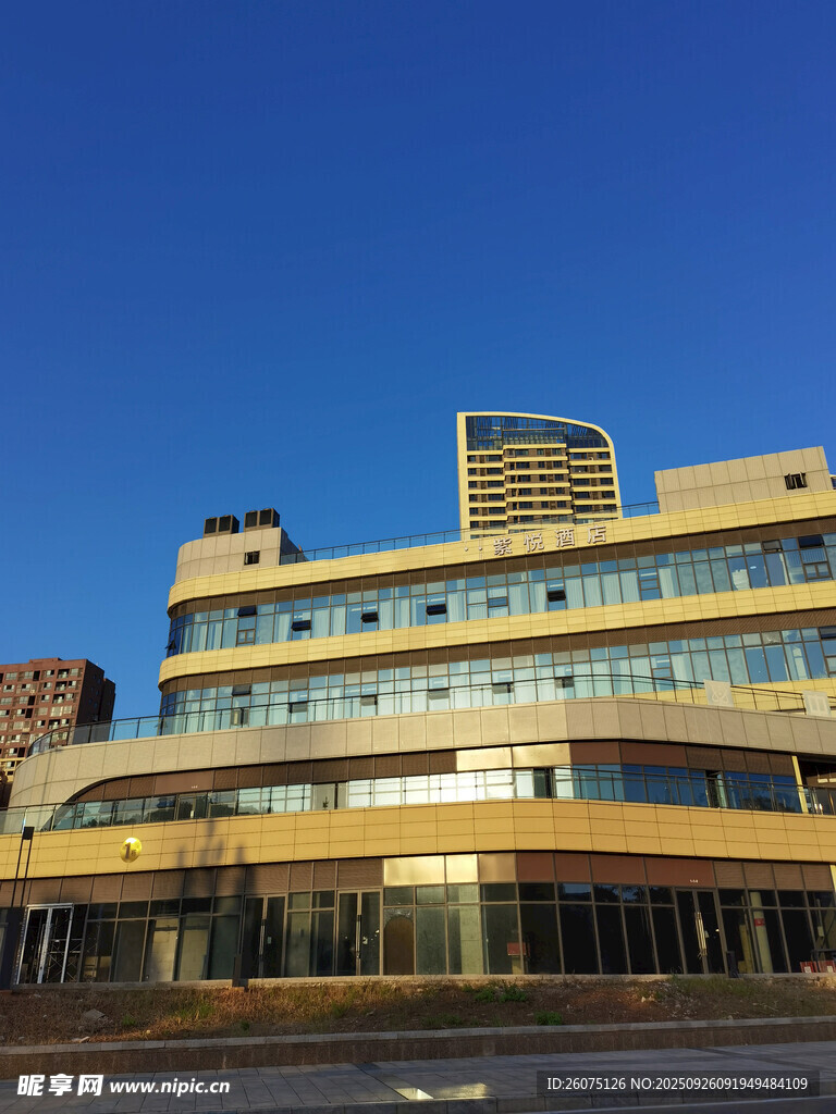 現(xiàn)代風(fēng)格多層建筑外觀