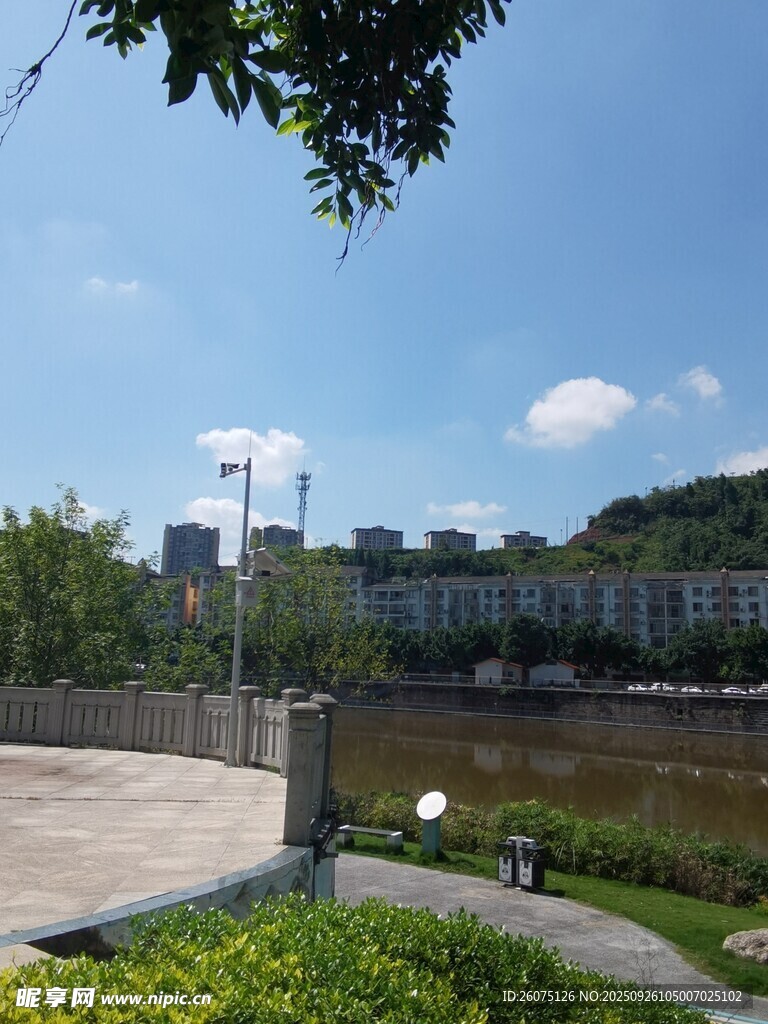 河畔公園景致