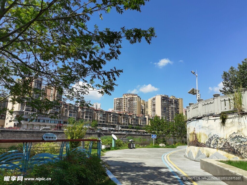 城市河畔休閑美景