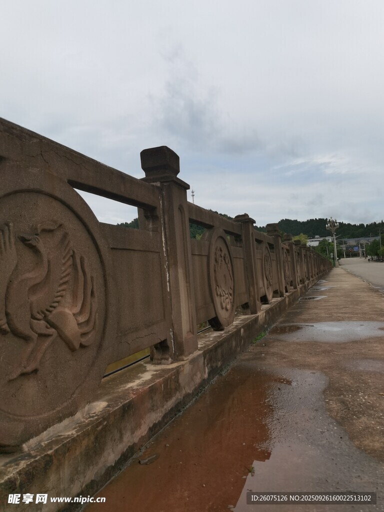 古橋石欄雨后獨特景致