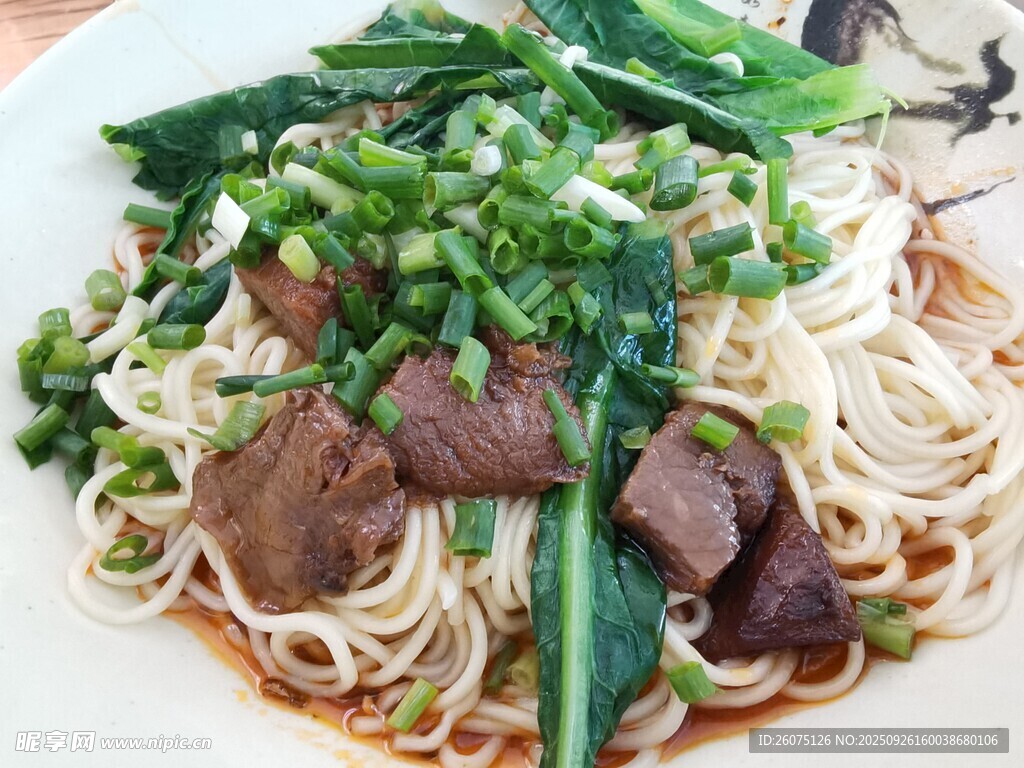 牛肉蔥花拌面