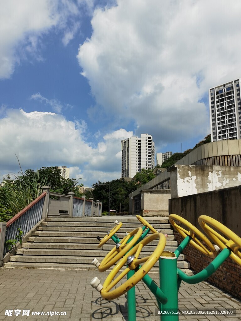 戶外健身區(qū)與城市景觀