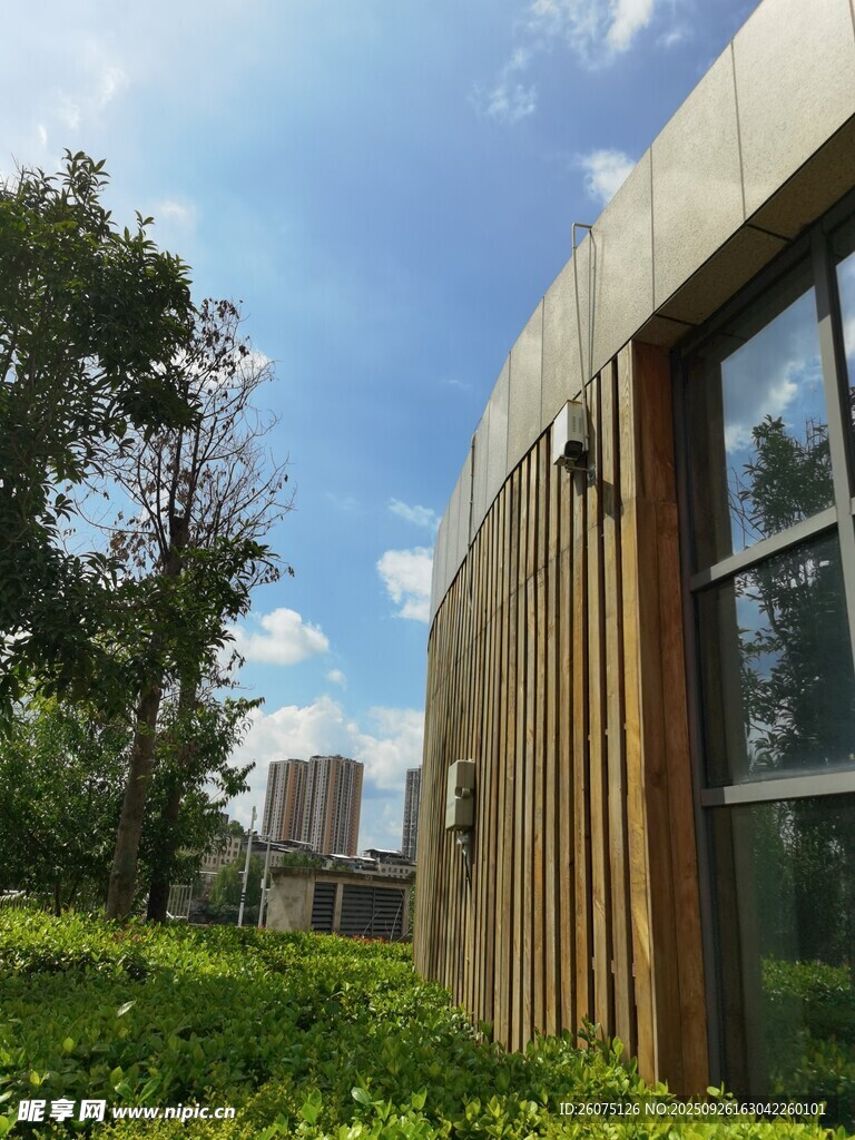 現(xiàn)代木質(zhì)建筑外觀景觀