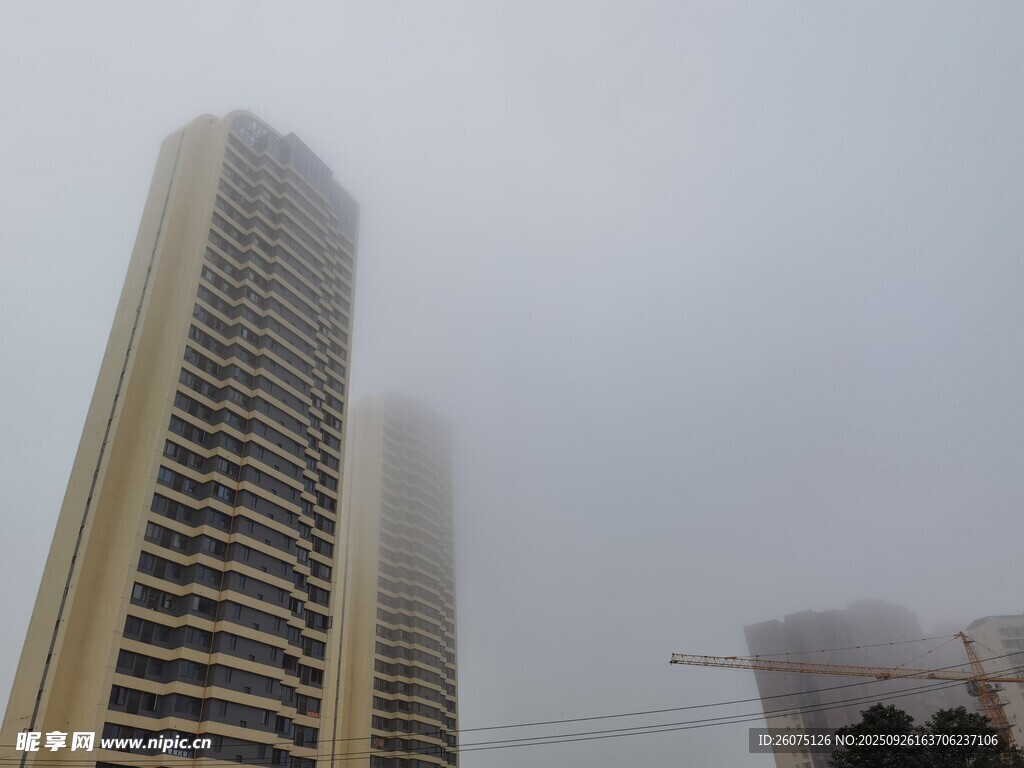 霧中高樓
