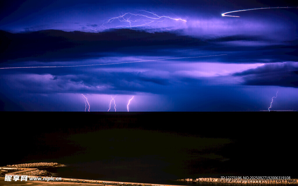 夜空閃電景觀