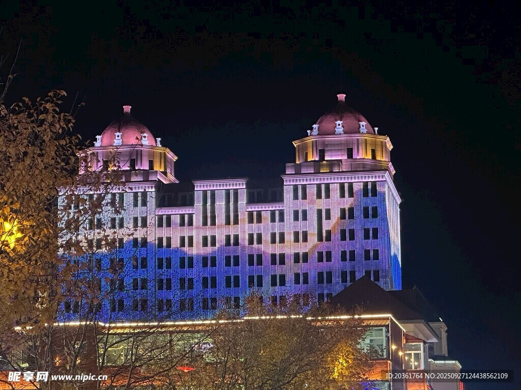 夜晚璀璨的特色建筑