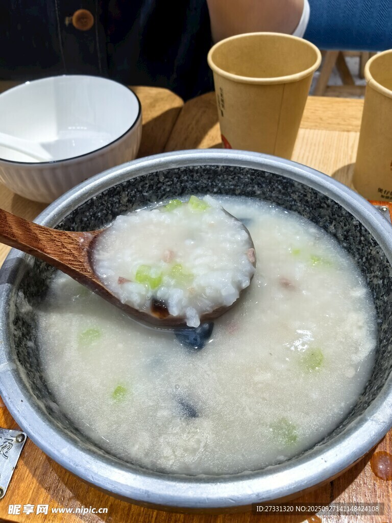 鮮香皮蛋瘦肉粥特寫(xiě)