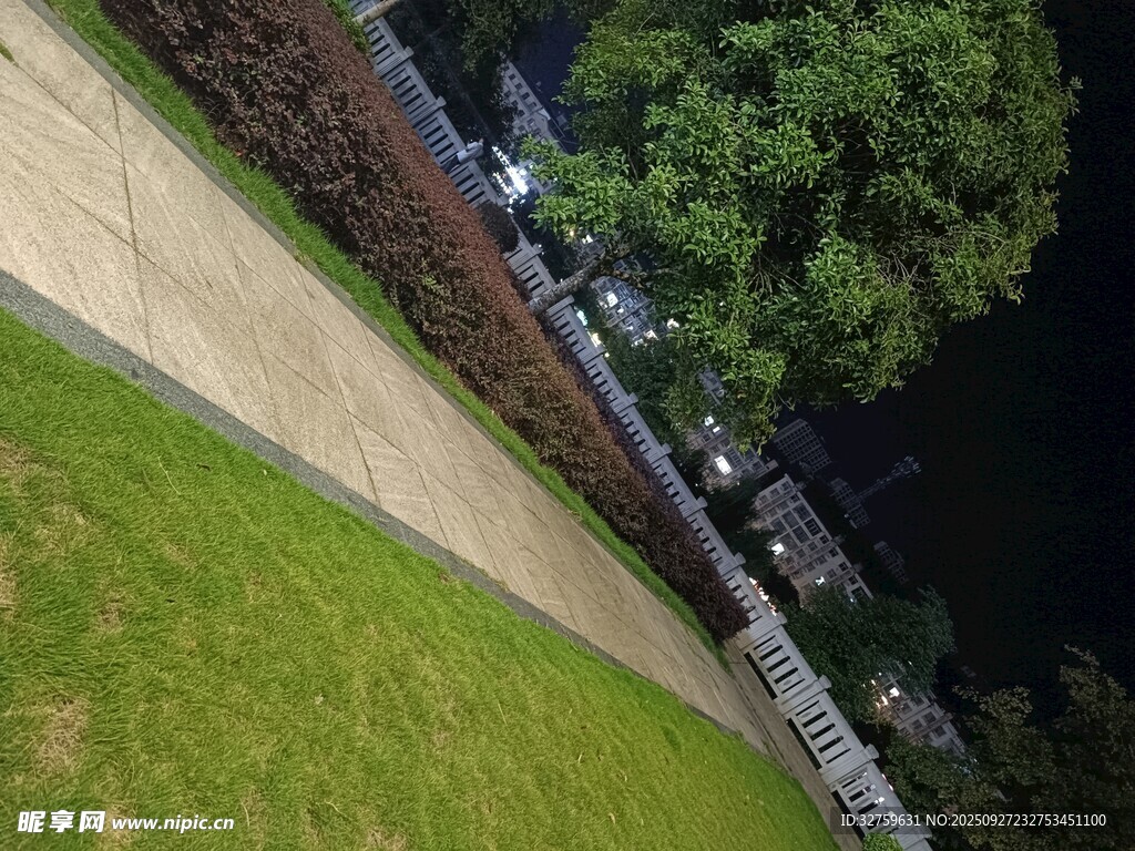 戶外綠植與步道景觀