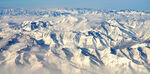 高空俯瞰連綿雪山