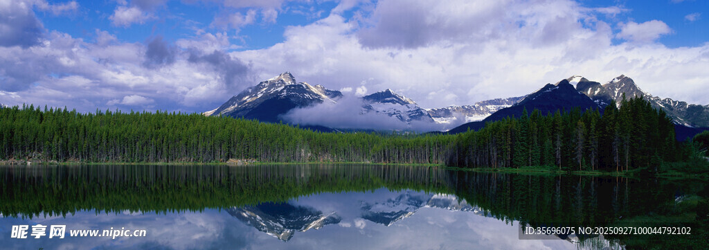 湖光山色間的自然美景