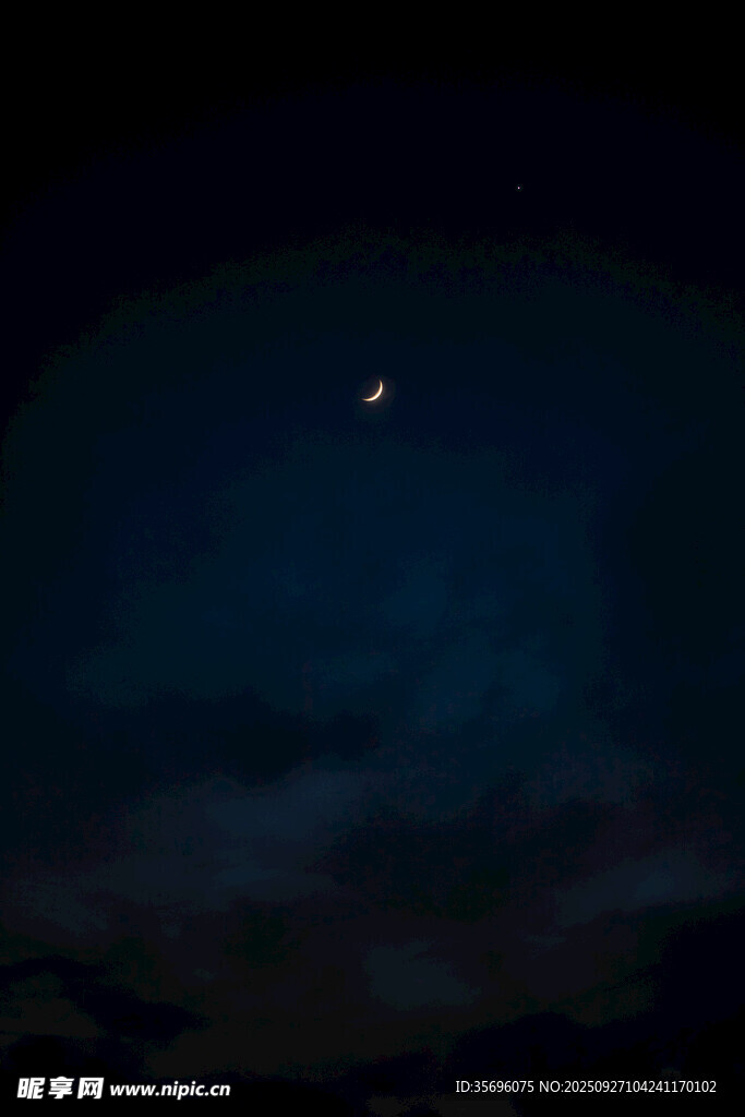 夜空下的孤星