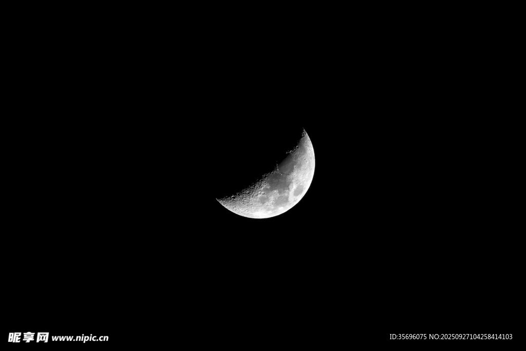 夜空中的彎彎月牙