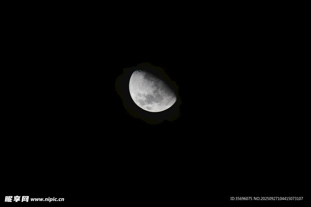 夜空中的彎彎月牙