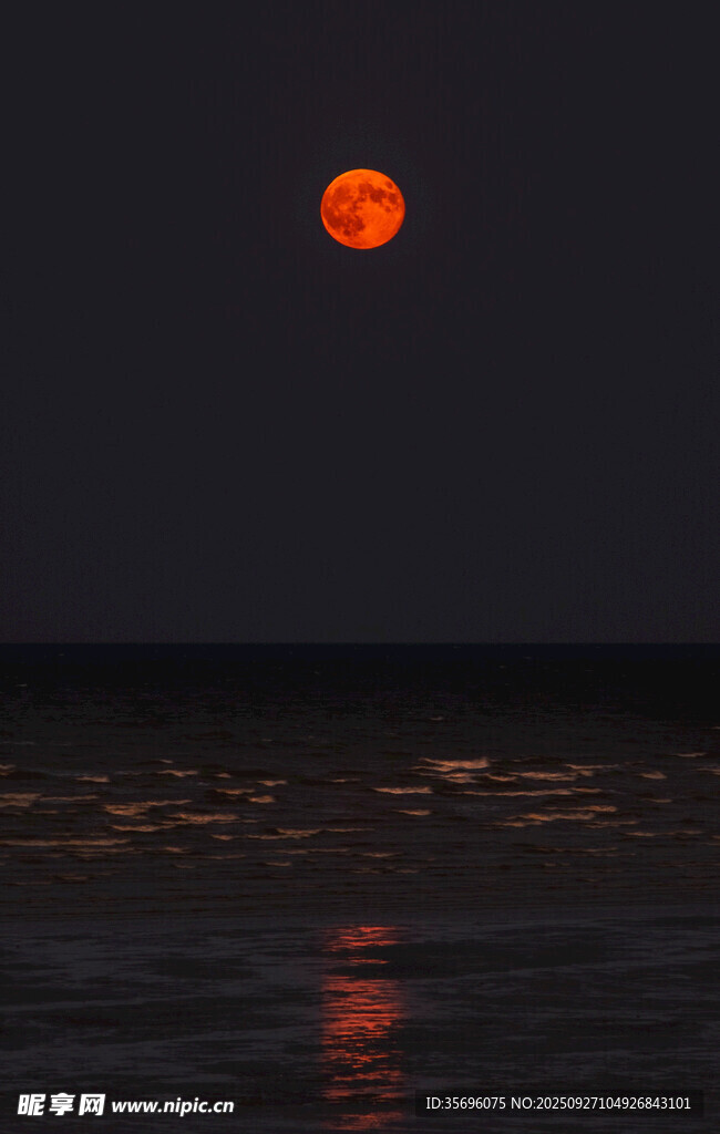 海上紅月升