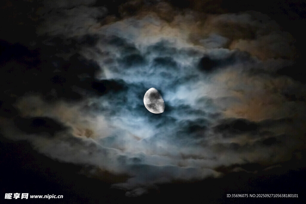 夜空中的神秘發(fā)光物體