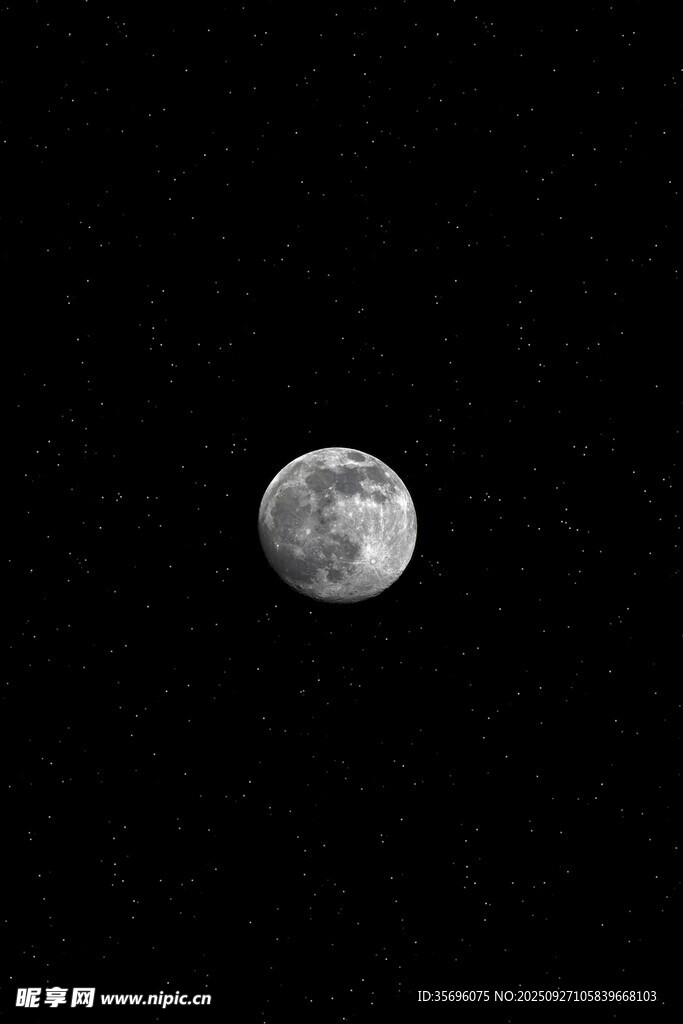 夜空中的孤獨(dú)月亮