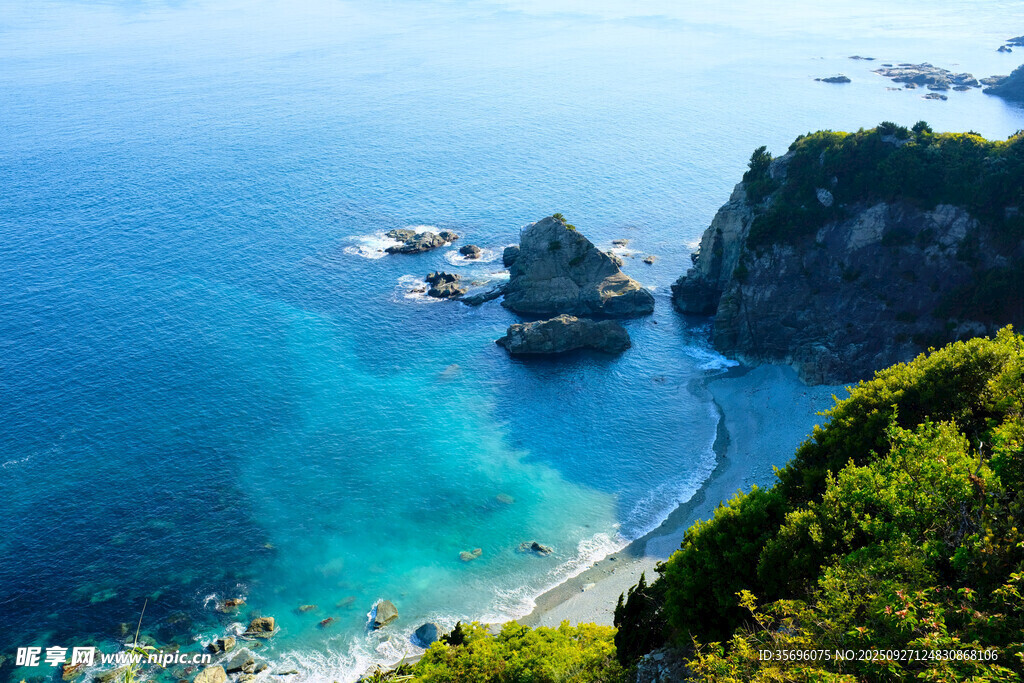 碧海青山間的美麗海岸