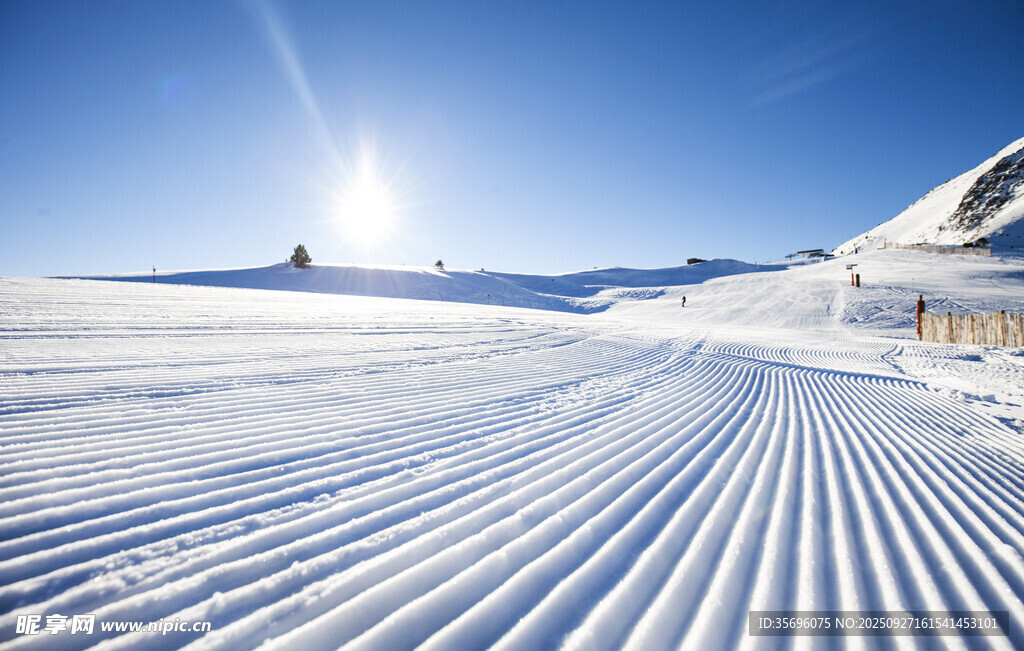 雪后滑雪場的壯麗雪景