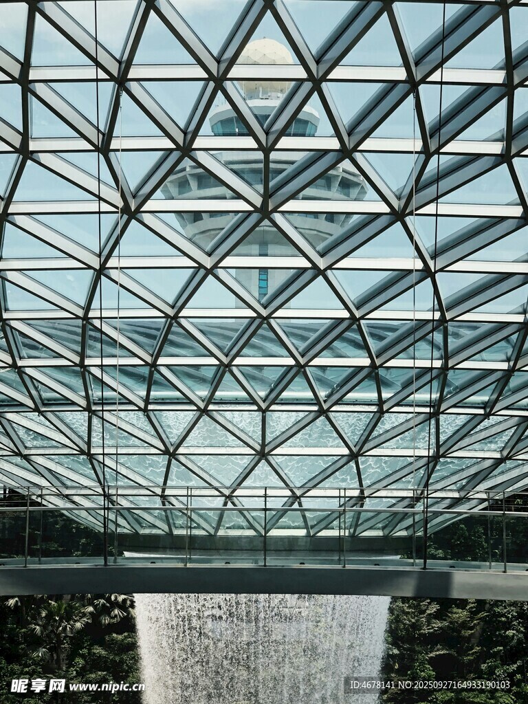 新加坡星耀樟宜機(jī)場(chǎng)穹頂景觀