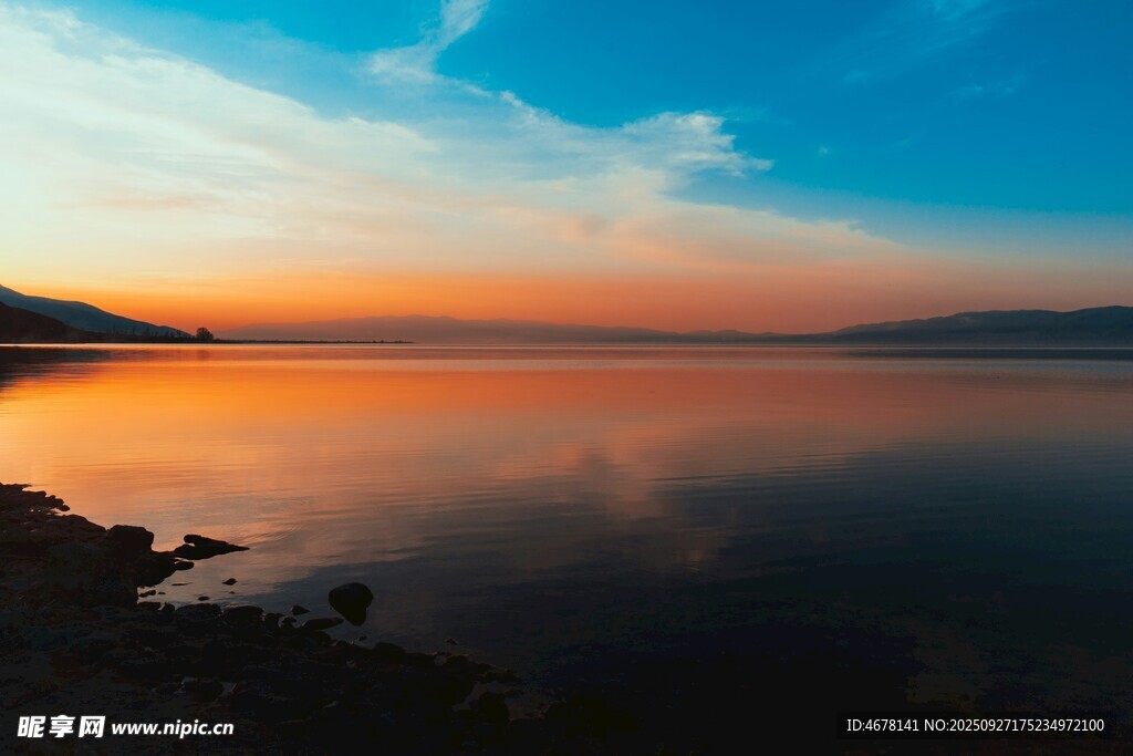 湖畔絕美日落湖景