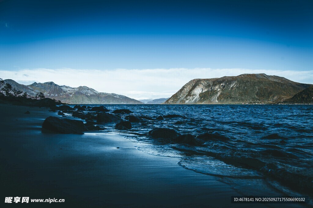 海邊靜謐風(fēng)景