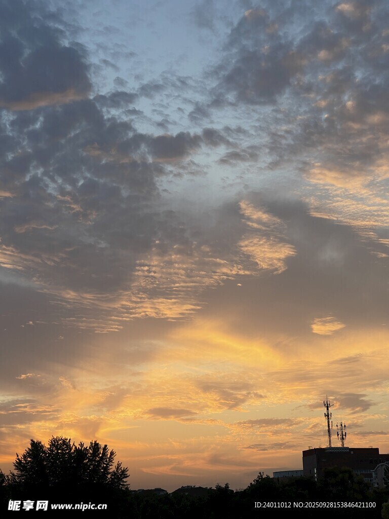 日落時(shí)分的絢爛天空