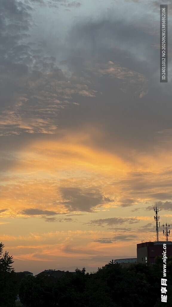 夕陽(yáng)下的絢爛天空景色