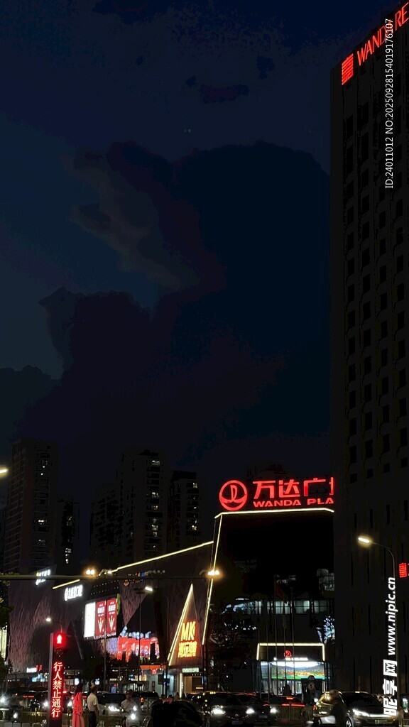 城市夜景中的璀璨商業(yè)建筑