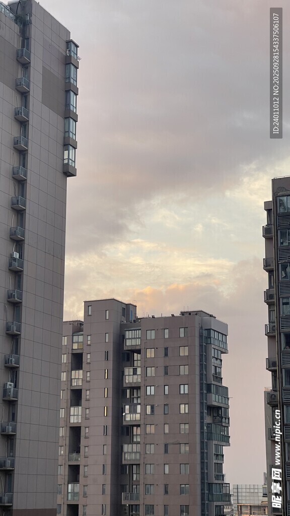 城市高樓暮色景觀