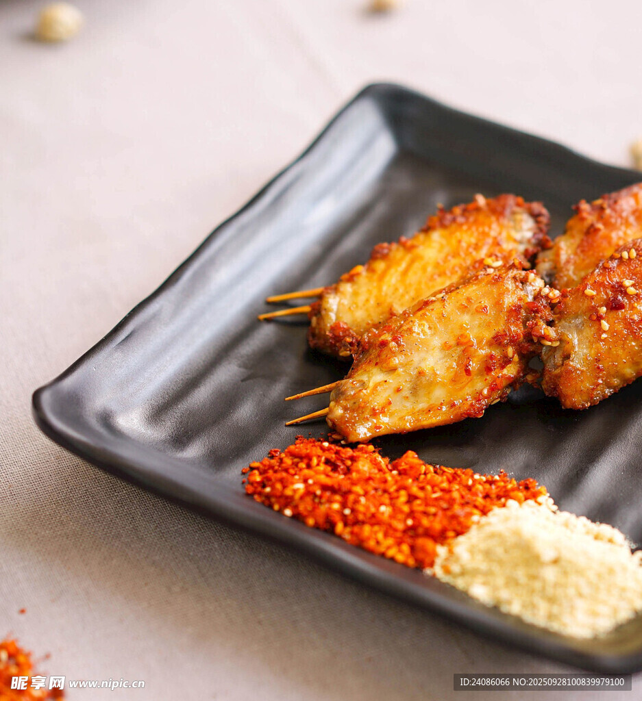 香酥炸雞翅配多樣蘸料