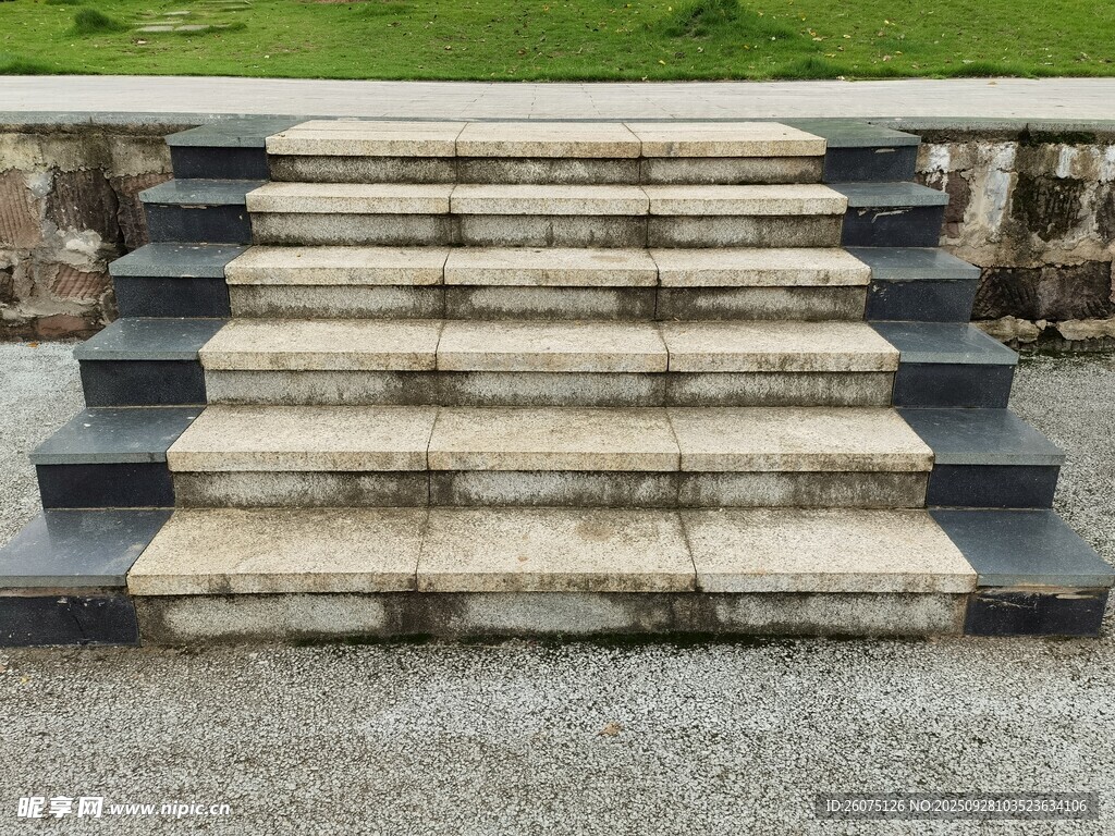 古樸石階歲月沉淀之美