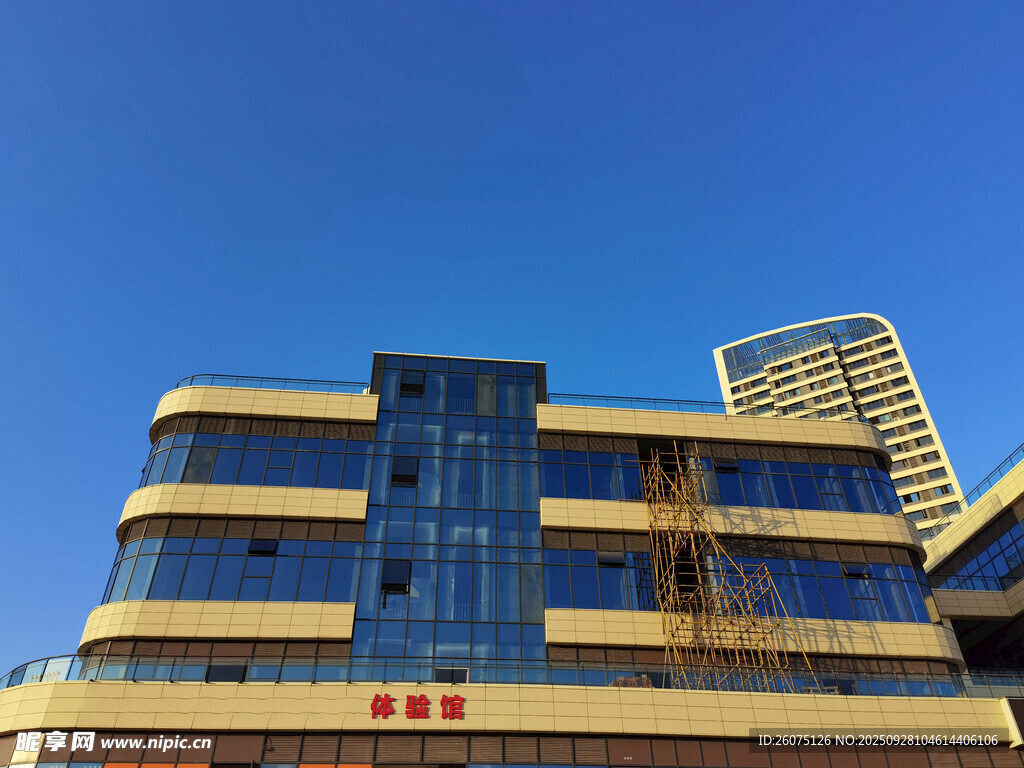 現(xiàn)代風格多層建筑外觀
