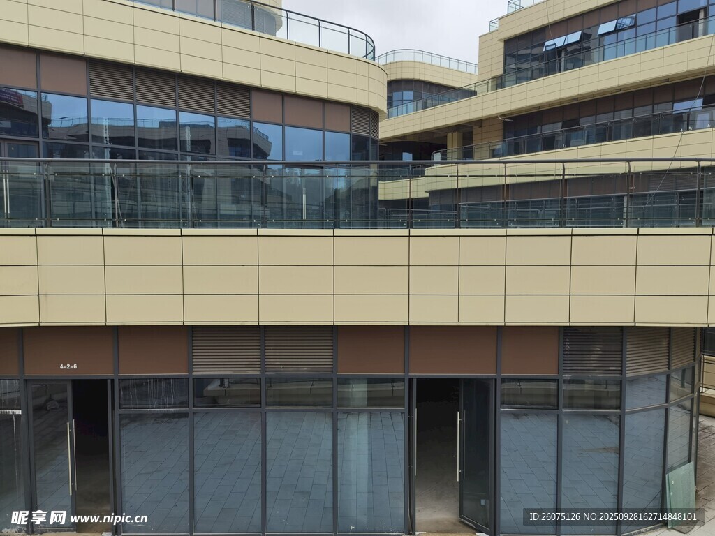 現(xiàn)代風(fēng)格多層建筑外觀