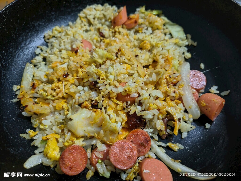 美味香腸蔬菜蛋炒飯