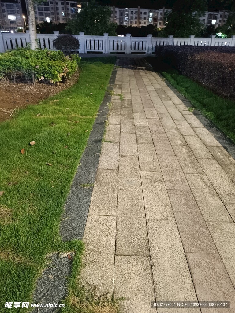 戶外石板小徑景觀