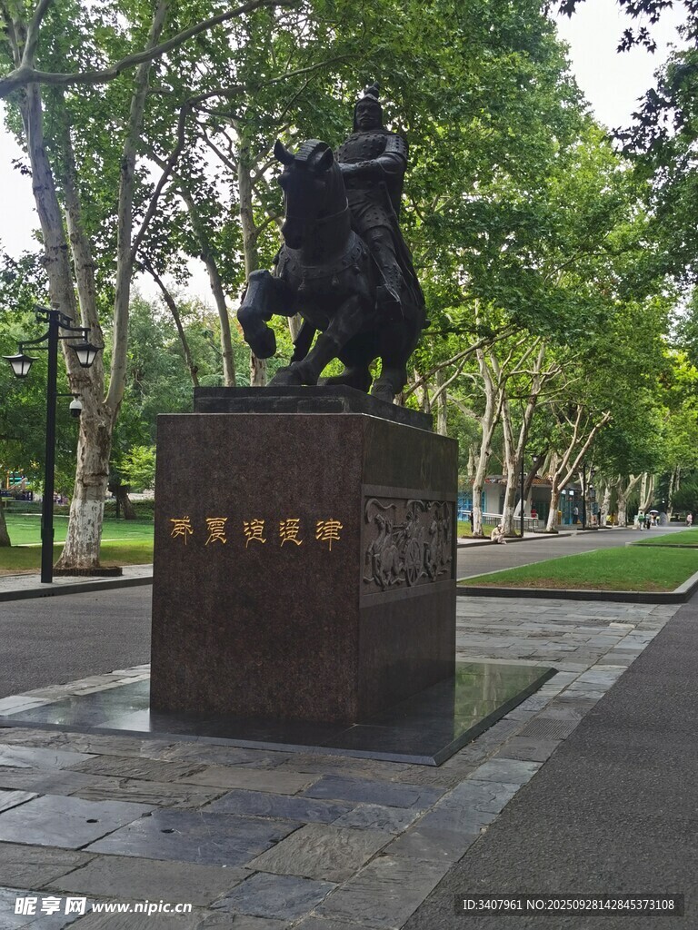 逍遙津張遼像