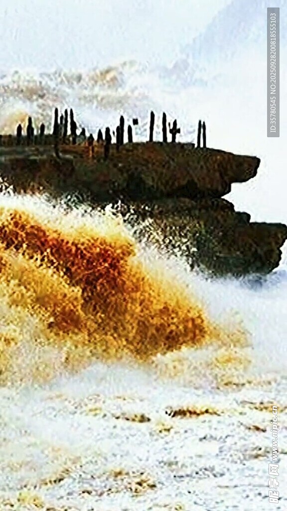 海浪拍岸壯觀景象
