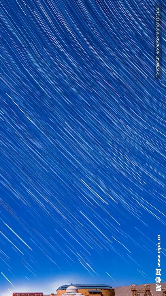 星空下的車輛與星軌