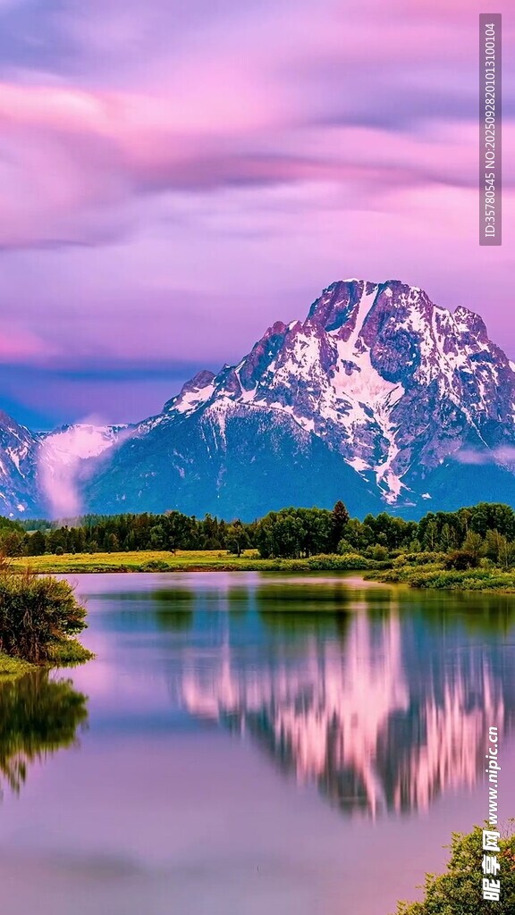 夢(mèng)幻湖畔雪山壯麗美景